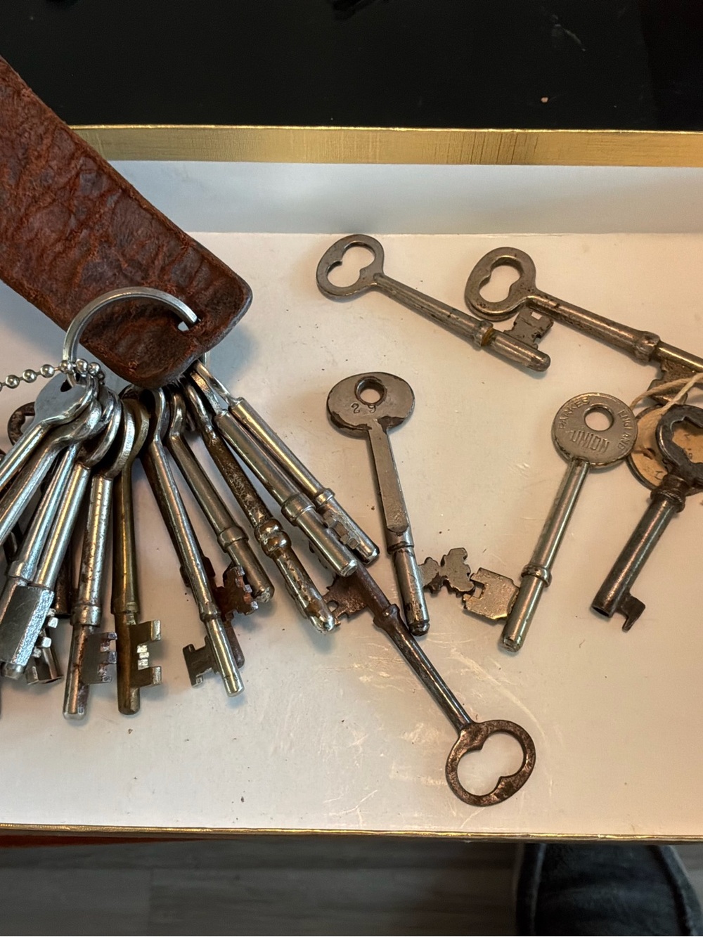 23 Vintage Skeleton Key Set in Silver and Brown - Unbranded